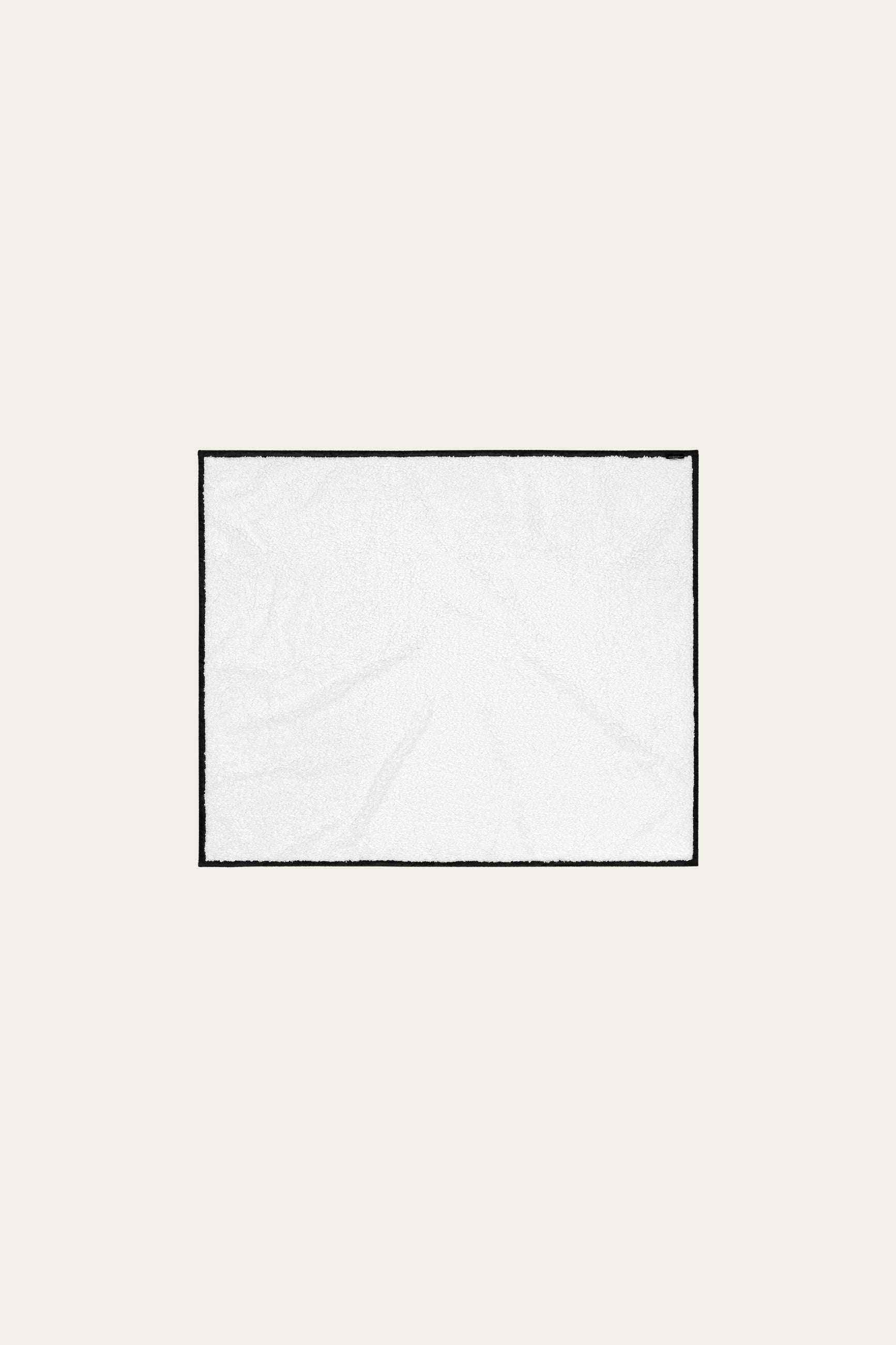 Andre Blunt sherpa blanket in black, back